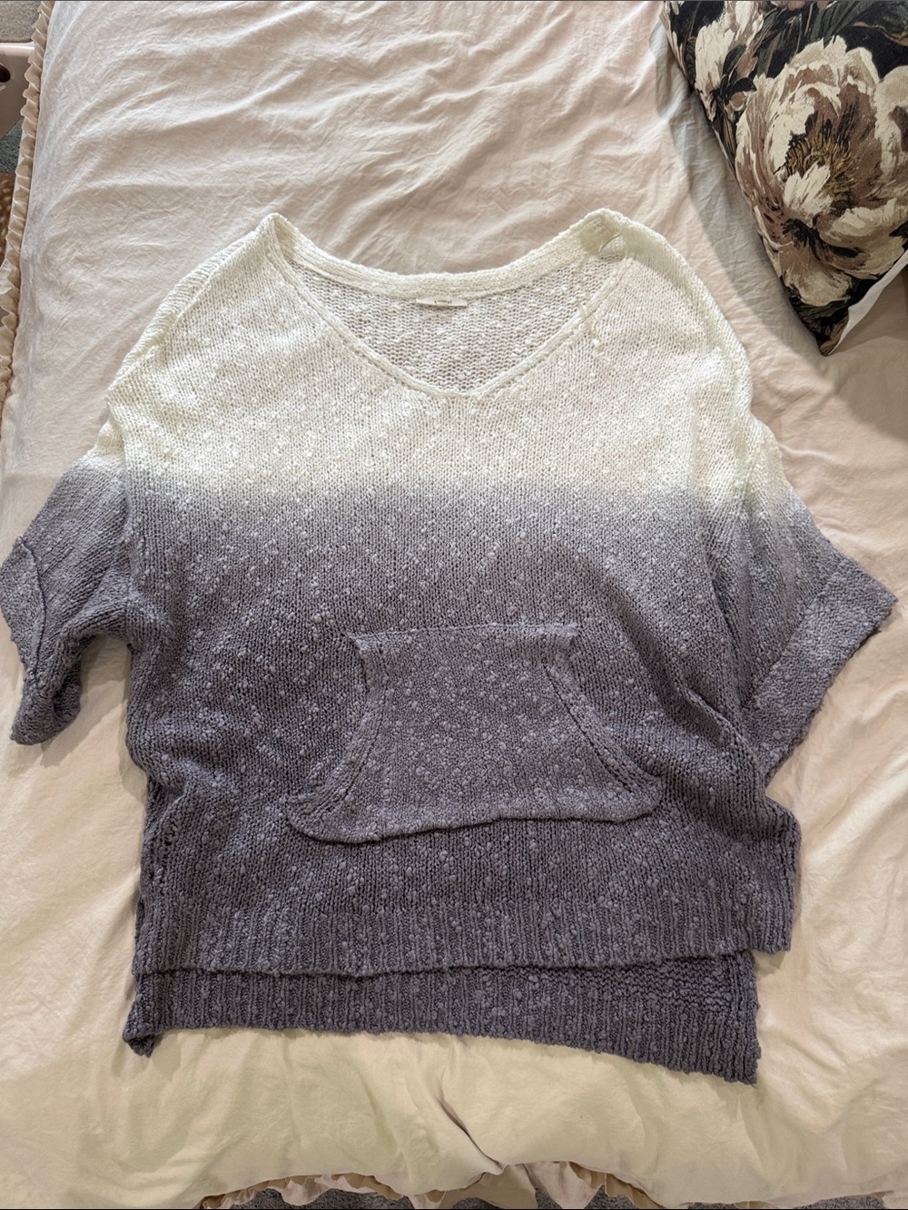 easel Ombre V-Neck Pullover — White to Gray